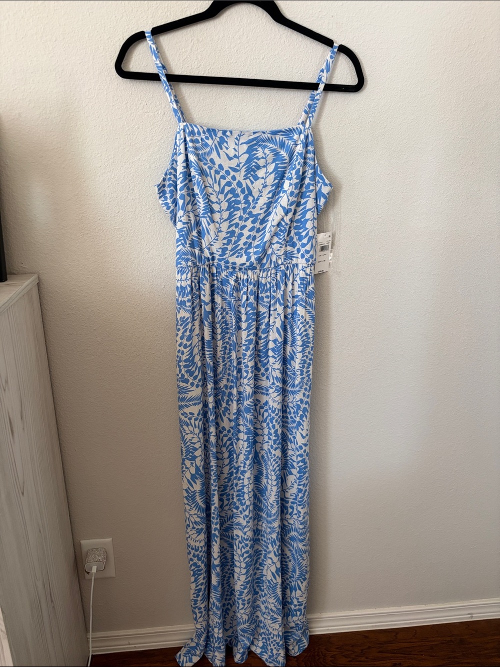 solo Blue and White Leaf-Print Spaghetti-Strap Maxi Dress